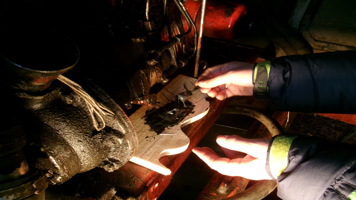 Kvelden etter legges epoxy på.